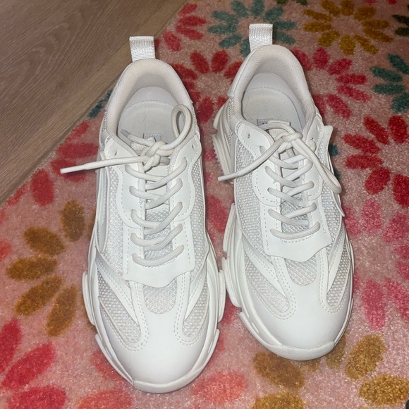 Steve Madden - Picture 2 of 3